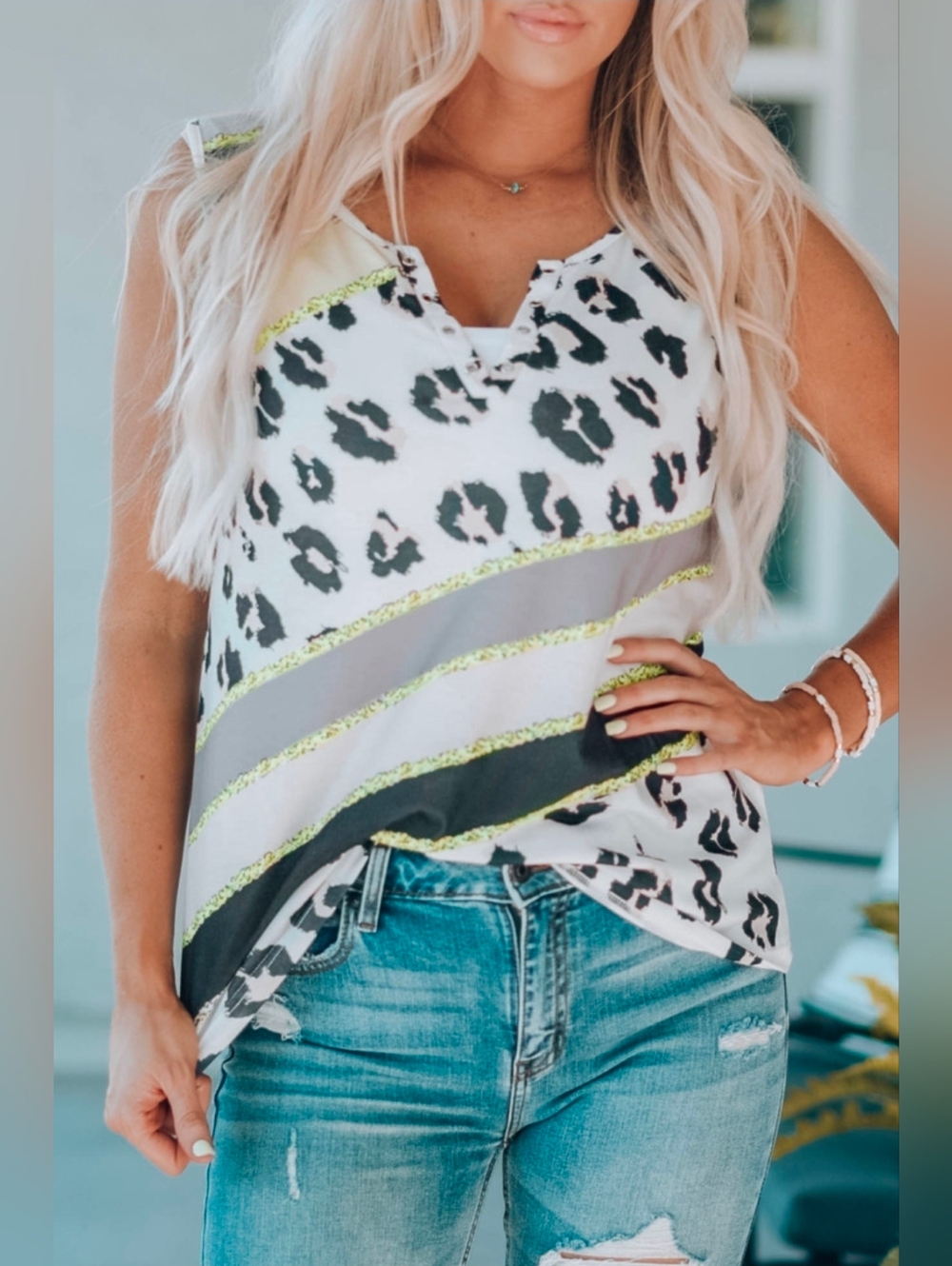 NEW WITH TAGS Medium White Black Yellow Leopard Notch Neck Tank